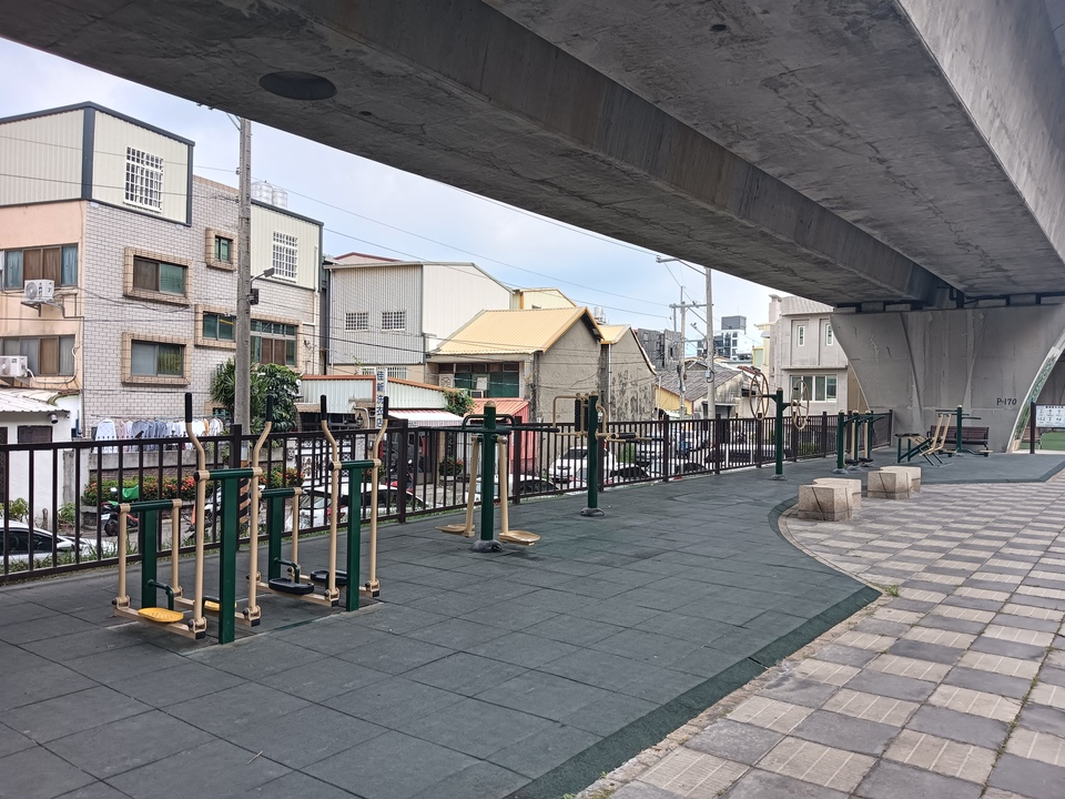 南方橋長廊